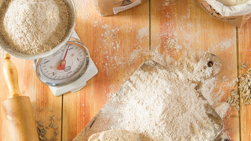 Brood bakken met meel van de molen