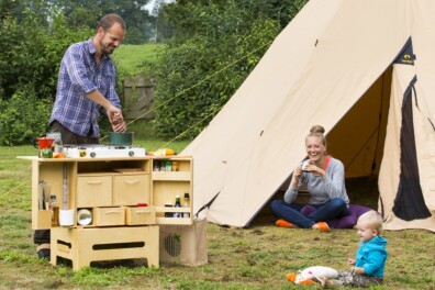 Timmer een kampeerkeuken/ chuckbox