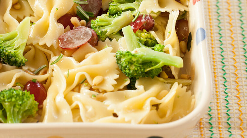 Broccolipastasalade