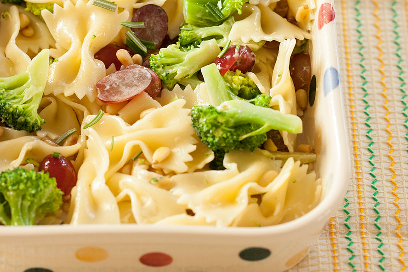 Pastasalade met broccoli.