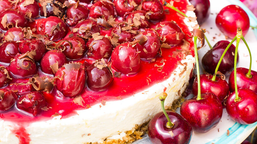 Cheesecake met kersensaus