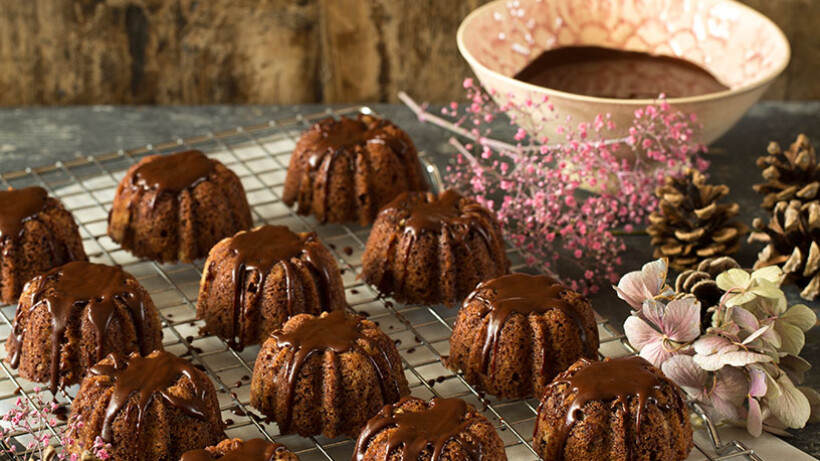 Mini chocoladetulbandjes met chocoladesaus