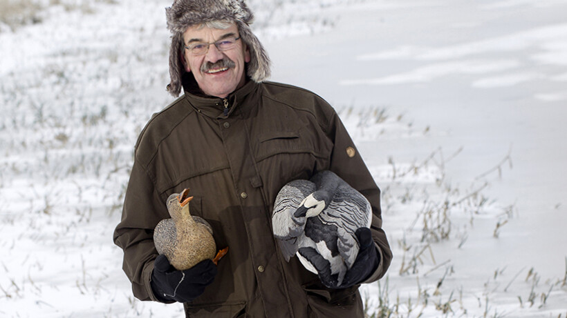 Hans Dekkers maakt watervogels uit lindehout