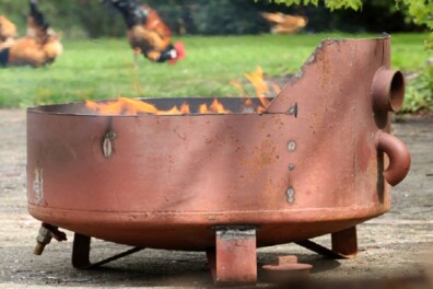 Barbecue van oude tank