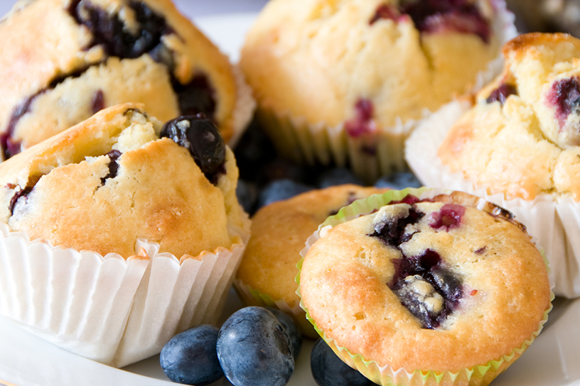 Muffins met blauwe bessen.