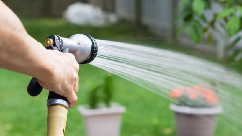 De beste tijd om de tuin te sproeien