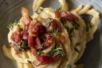 Linguine met koolraapsaus en spek