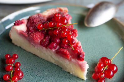 Griesmeel-kwarktaart met rood fruit