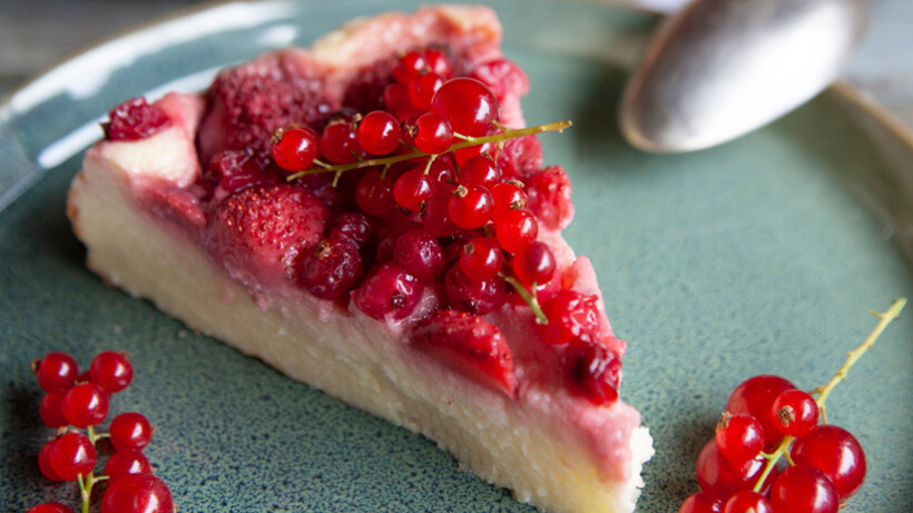 Griesmeel-kwarktaart met rood fruit