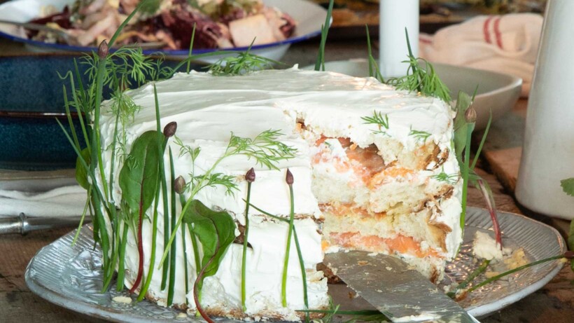 Sandwichtaart met roomkaas en zalm