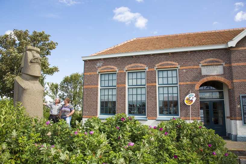 De Eiland Galerie in de oude gemeenteschool op Texel.